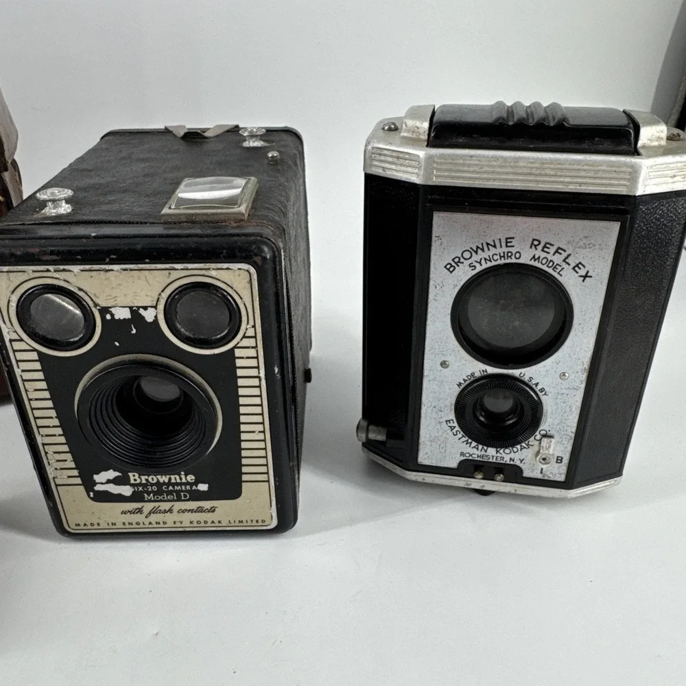 Antique Cameras Lot Of 2 Brownie Reflex Synchro & Six-20 w/Film & Carrying‎ Case